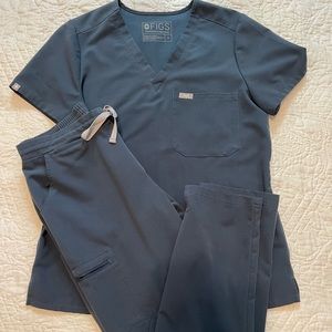 FIGS women’s dark harbor scrubs size small.